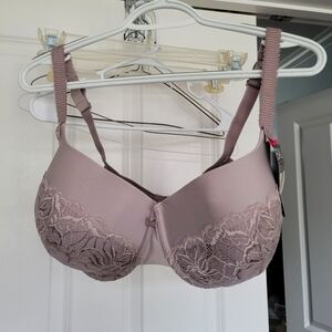 42D Bali, brand new taupe bra w underwire and comfort straps. Tags attached
